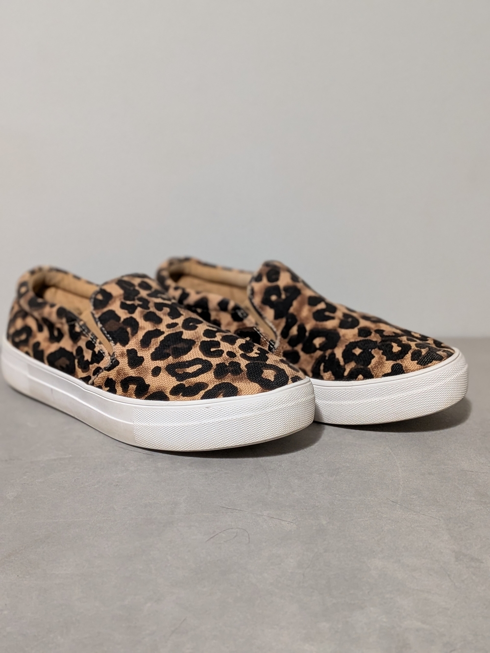Steve Madden Leopard Print Slip On Shoes Size 9M